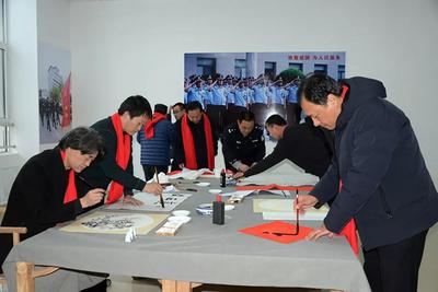 翰墨飄香迎新春，警民同心繪和諧——諸城市公安局與文聯(lián)成功舉辦書(shū)畫(huà)聯(lián)誼交流活動(dòng)
